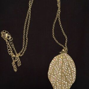 Elegant Gold Leaf Pendant Necklace